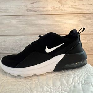 Women’s Nike sneakers size 6